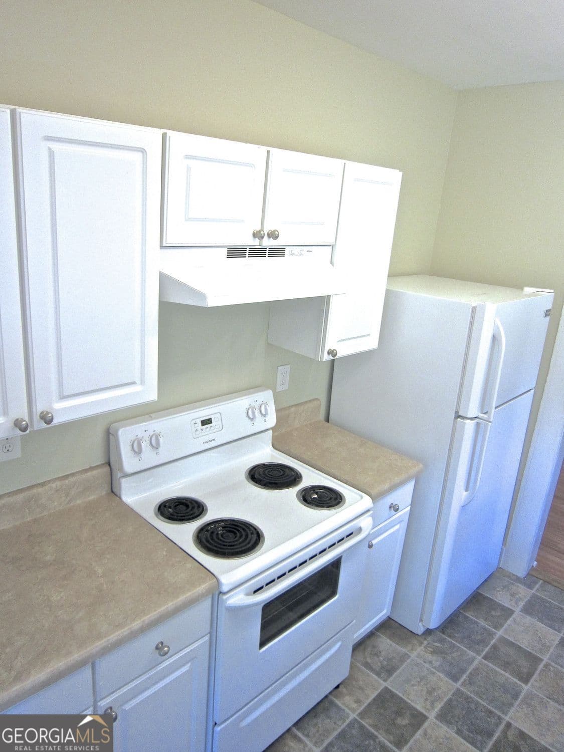 2 bedroom, 2 bathroom, 1,816 sq ft single family residence for sale at 734 McDonough Boulevard, Atlanta, GA 30315 — photo 8