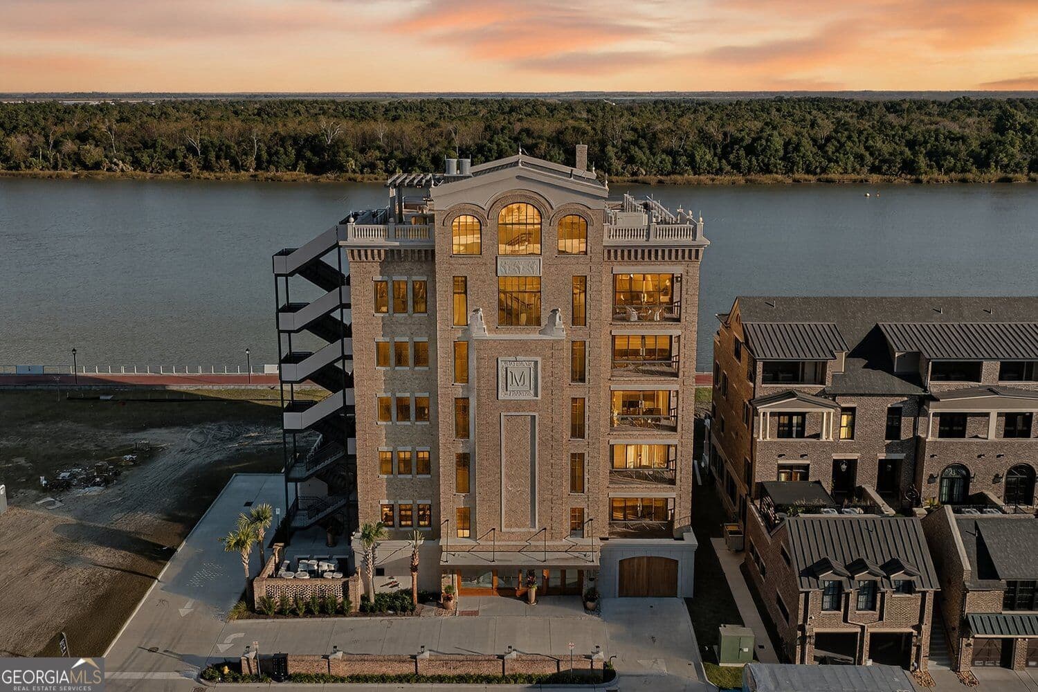 3 bedroom, 3.5 bathroom, 4,515 sq ft condominium for sale at 440 Geo Meyer Avenue 1, Savannah, GA 31401 — photo 2
