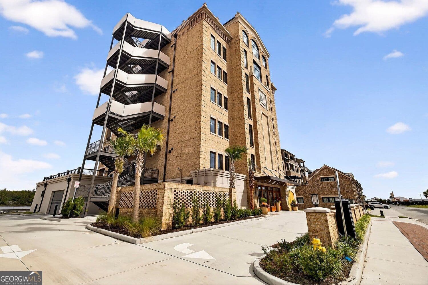 3 bedroom, 3.5 bathroom, 4,515 sq ft condominium for sale at 440 Geo Meyer Avenue 1, Savannah, GA 31401 — photo 3