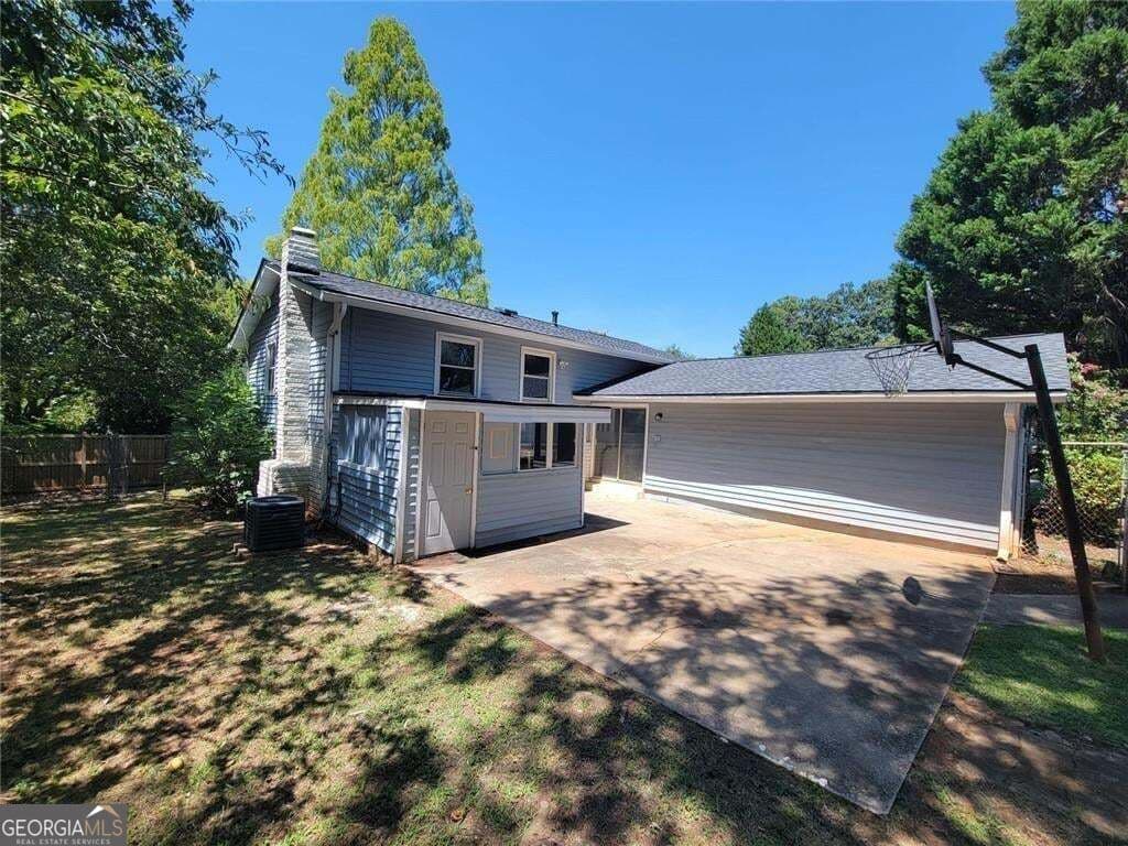 6 bedroom, 2 bathroom, 3,877 sq ft single family residence for sale at 3623 Broadview Court, Decatur, GA 30032 — photo 3