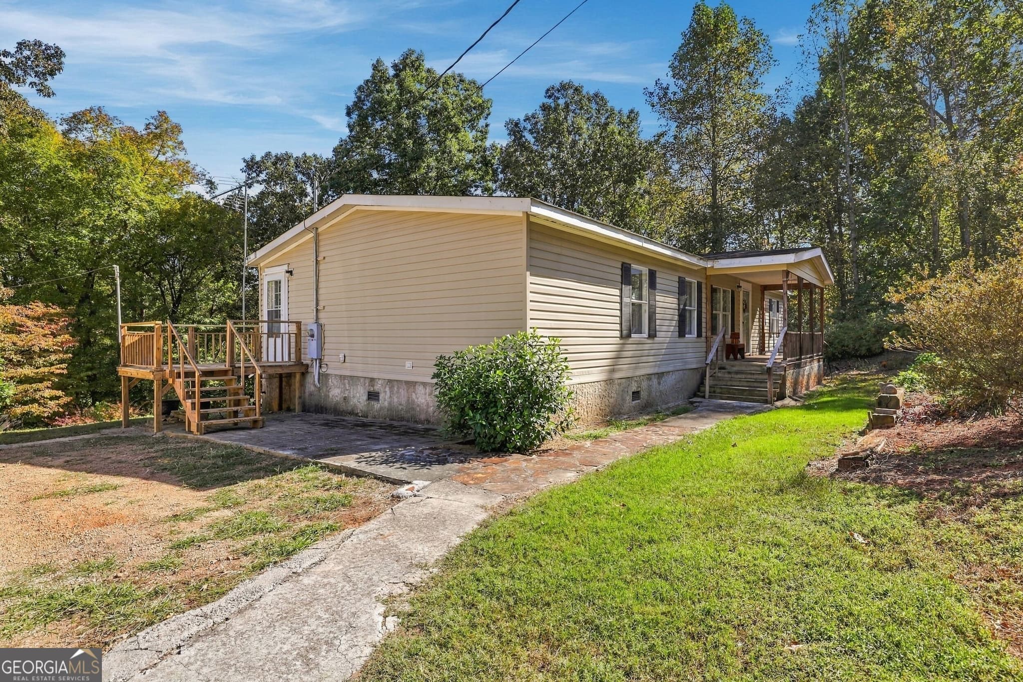 3 bedroom, 2 bathroom, 1,512 sq ft manufactured home,single family residence for sale at 436 CHATEAU VILLAGE Drive, Martin, GA 30557 — photo 3