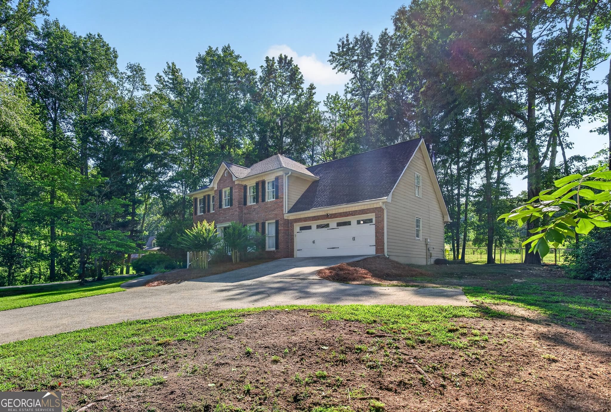 3 bedroom, 2.5 bathroom, 2,195 sq ft single family residence for sale at 135 Crimson Ridge, Tyrone, GA 30290 — photo 3