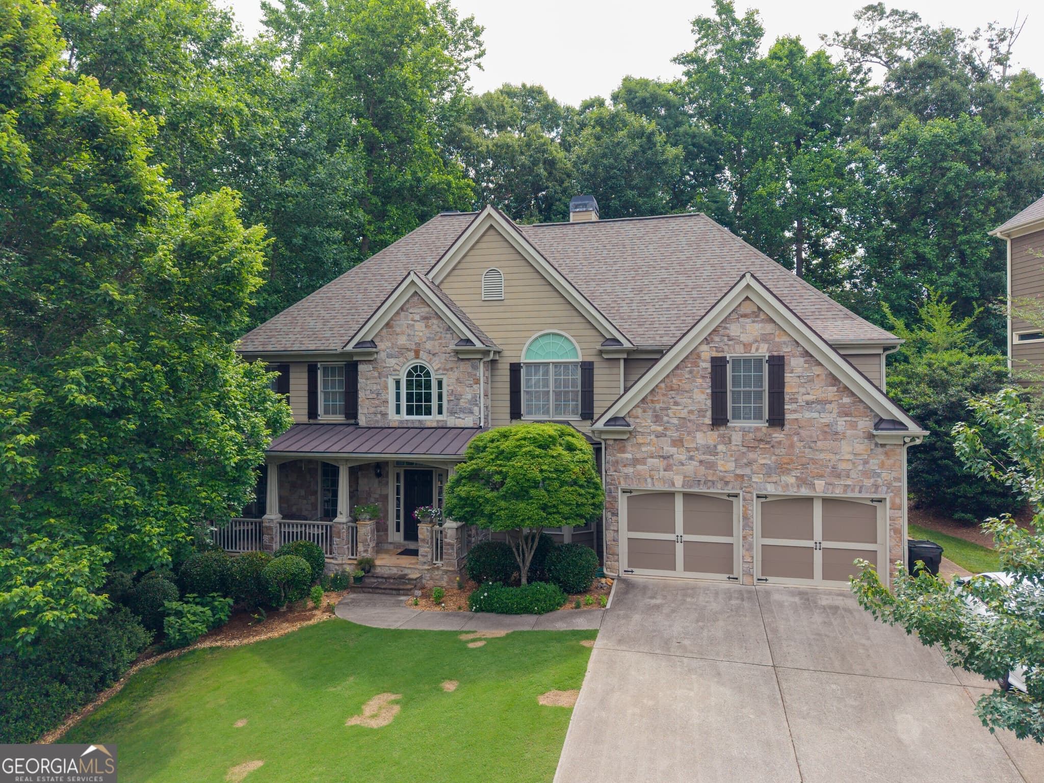 6 bedroom, 5 bathroom, 4,330 sq ft single family residence sold at 2204 Hollowbrooke Court, Acworth, GA 30101