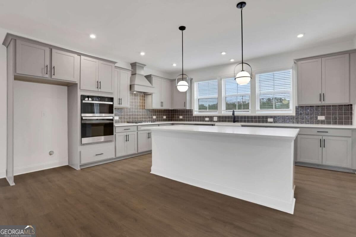 4 bedroom, 3.5 bathroom, 2,421 sq ft townhouse for sale at 326 Sunset Hollow Street, Sugar Hill, GA 30518 — photo 3