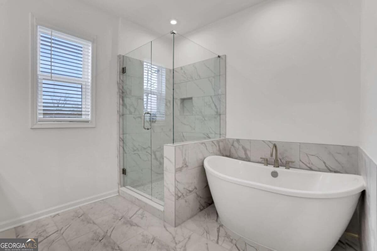 4 bedroom, 3.5 bathroom, 2,421 sq ft townhouse for sale at 326 Sunset Hollow Street, Sugar Hill, GA 30518 — photo 5