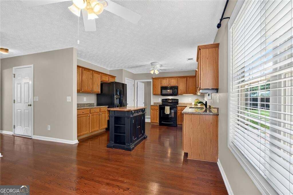 4 bedroom, 2.5 bathroom, 3,176 sq ft single family residence for sale at 17 Creekview Court, Acworth, GA 30101 — photo 8