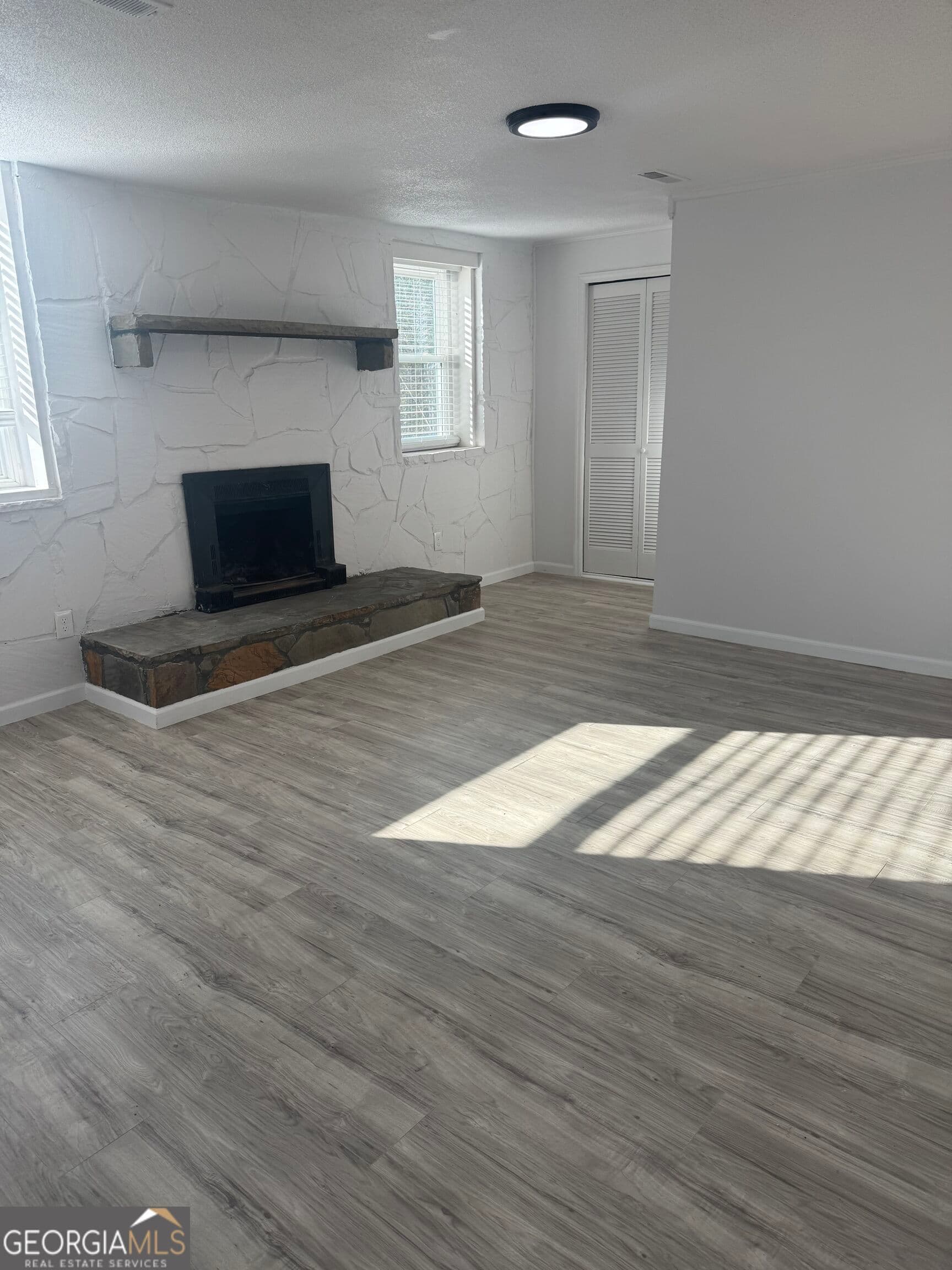 2 bedroom, 1 bathroom, 1,080 sq ft single family residence under contract at 145 Henry Circle, Lafayette, GA 30728 — photo 5