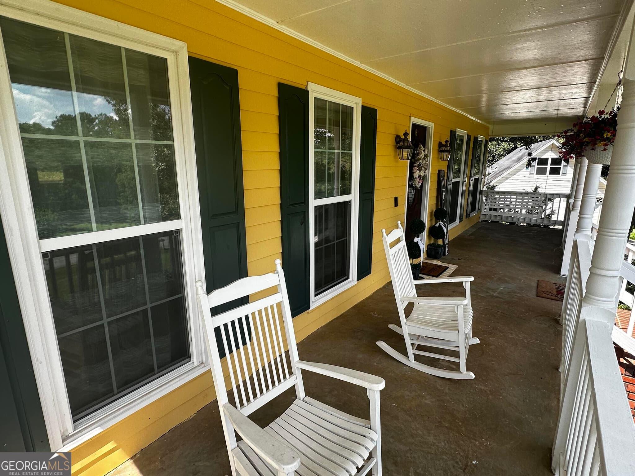 5 bedroom, 2 bathroom, 1,964 sq ft single family residence for sale at 692 Crawford Circle, Toccoa, GA 30577 — photo 2