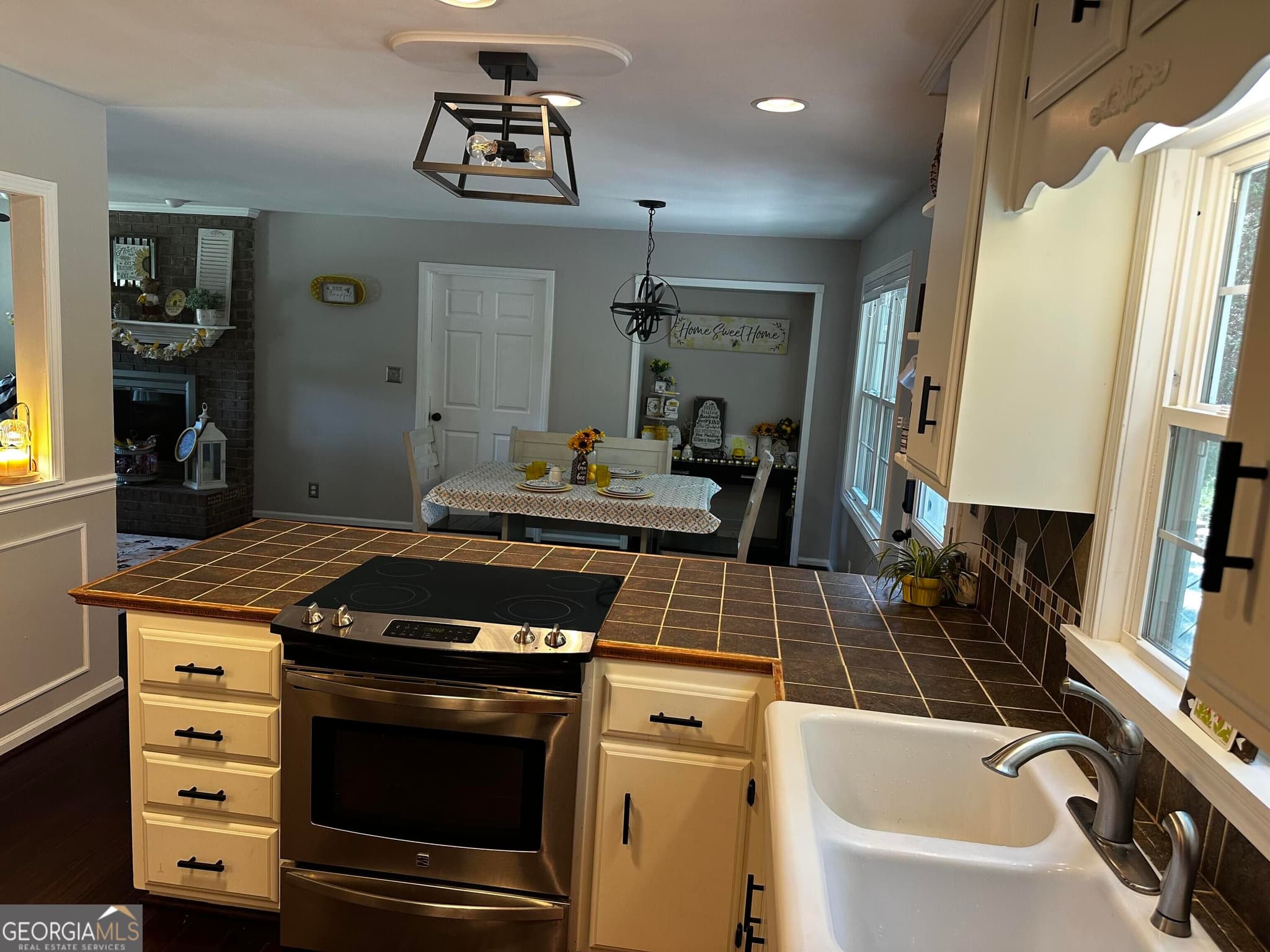 5 bedroom, 2 bathroom, 1,964 sq ft single family residence for sale at 692 Crawford Circle, Toccoa, GA 30577 — photo 6