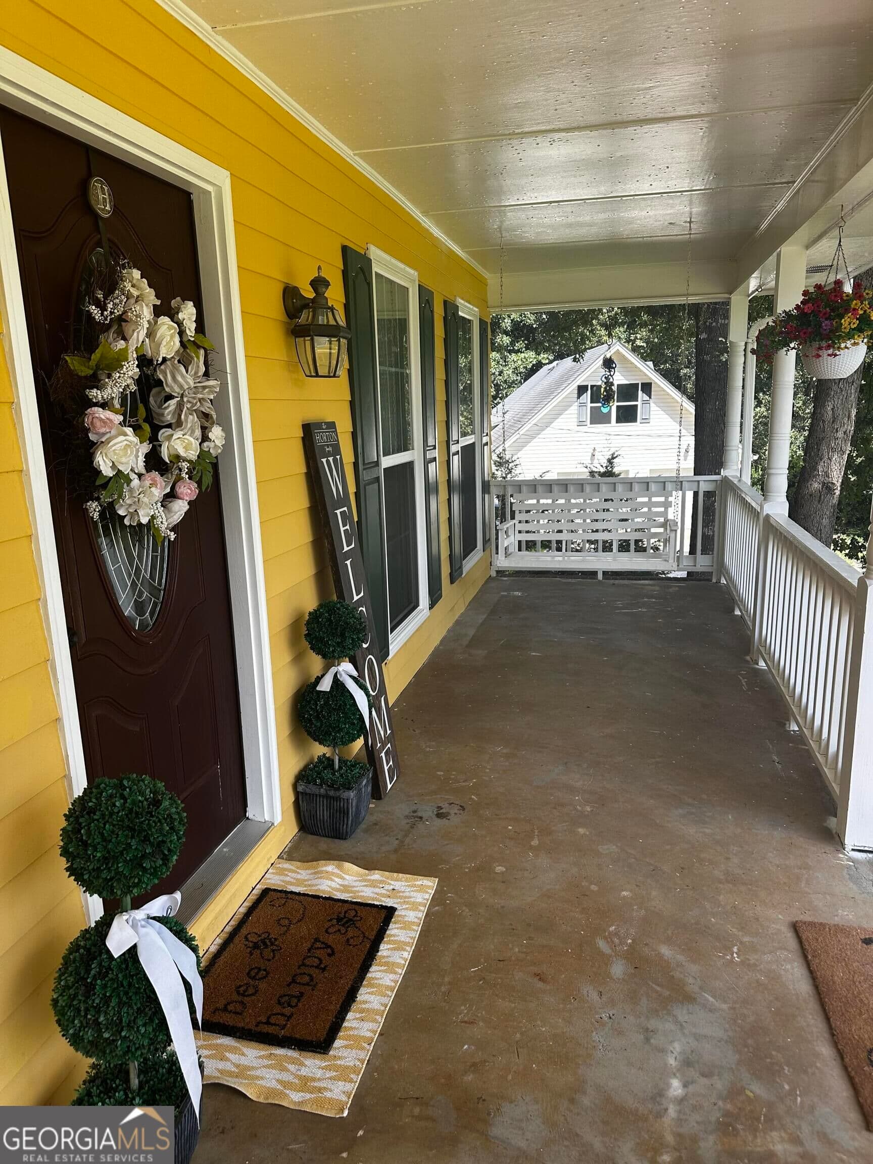 5 bedroom, 2 bathroom, 1,964 sq ft single family residence for sale at 692 Crawford Circle, Toccoa, GA 30577 — photo 3