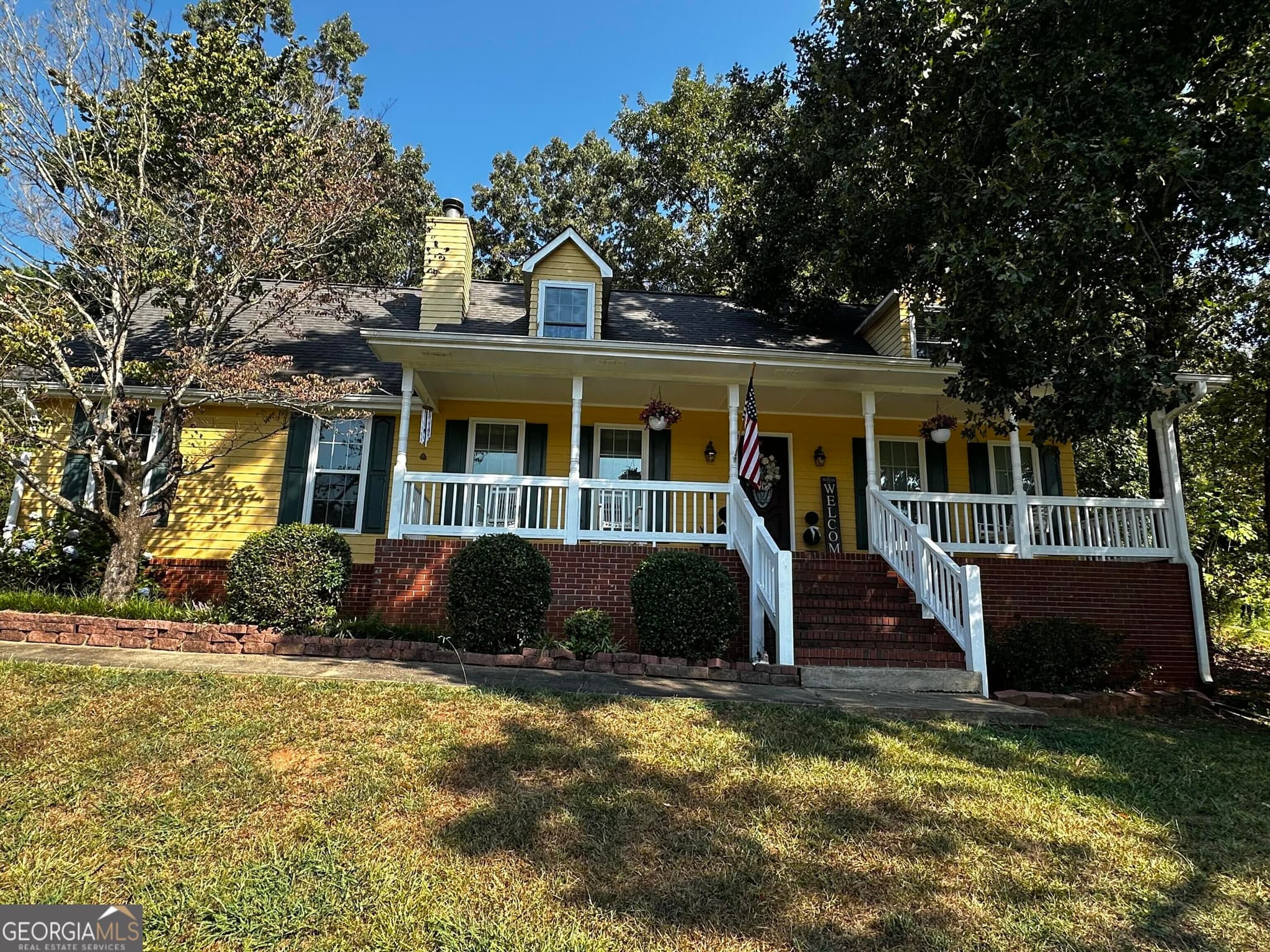 5 bedroom, 2 bathroom, 1,964 sq ft single family residence for sale at 692 Crawford Circle, Toccoa, GA 30577 — photo 1 of 42