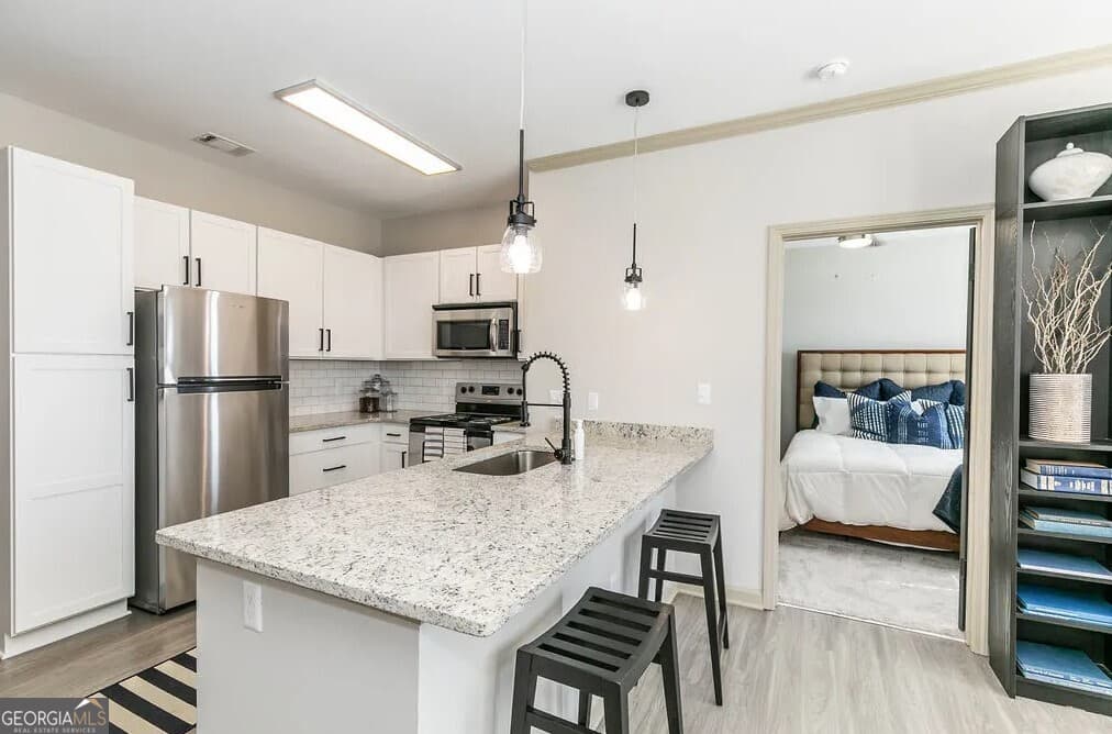 1 bedroom, 2 bathroom, 965 sq ft apartment for rent at 1000 Ashwood Parkway 1210, Dunwoody, GA 30338 for $2,016 a month — photo 1 of 28