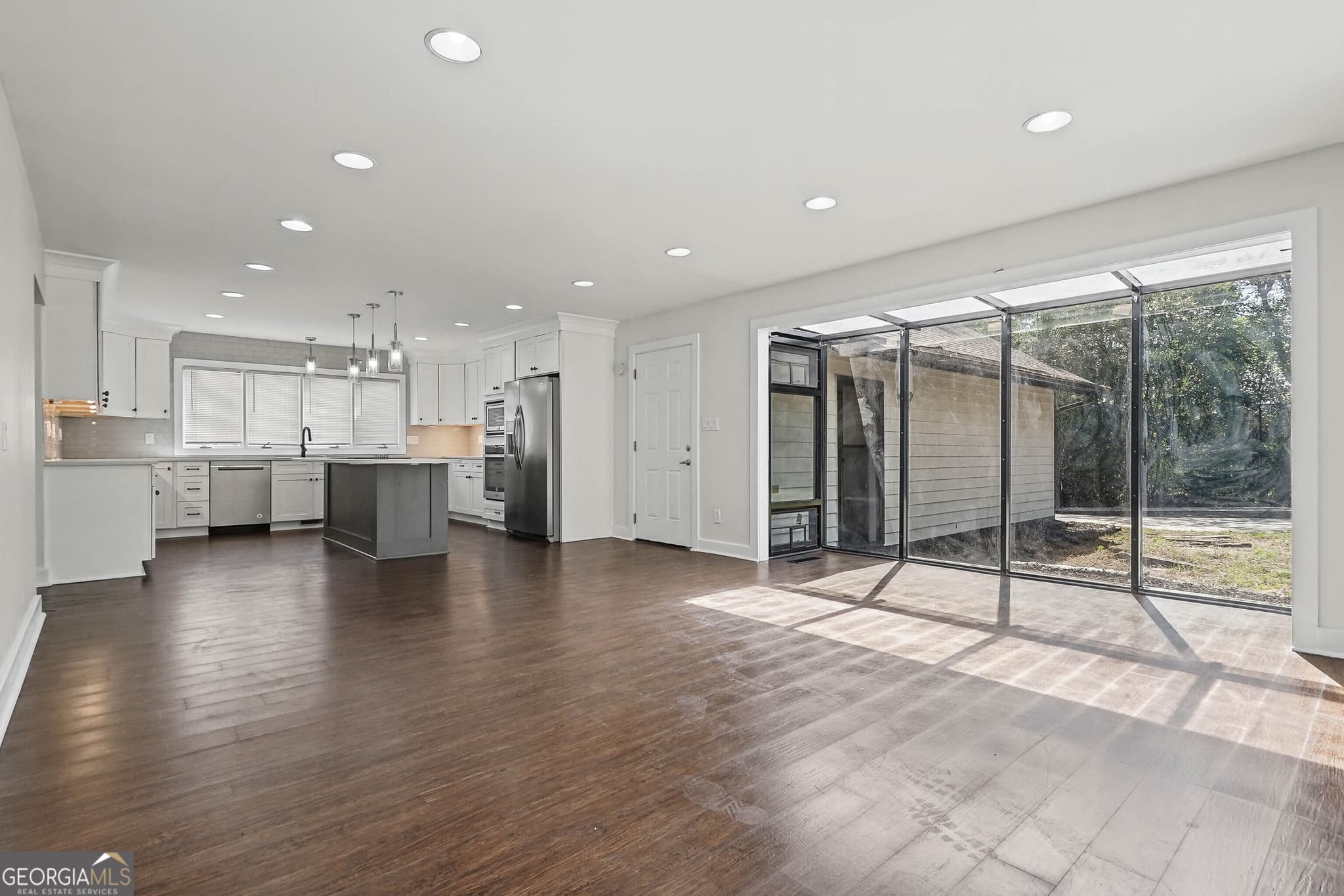 5 bedroom, 3.5 bathroom, 3,459 sq ft single family residence for sale at 2622 Chelsea Court, Albany, GA 31721 — photo 2