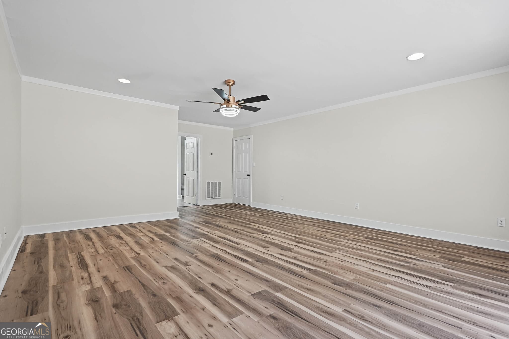 5 bedroom, 3.5 bathroom, 3,459 sq ft single family residence for sale at 2622 Chelsea Court, Albany, GA 31721 — photo 4
