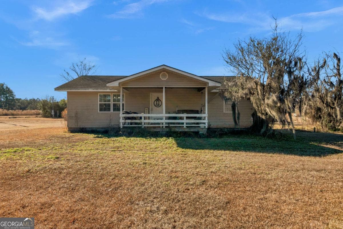 3 bedroom, 2 bathroom, 1,526 sq ft single family residence sold at 3411 Floyd Drive, Blackshear, GA 31516