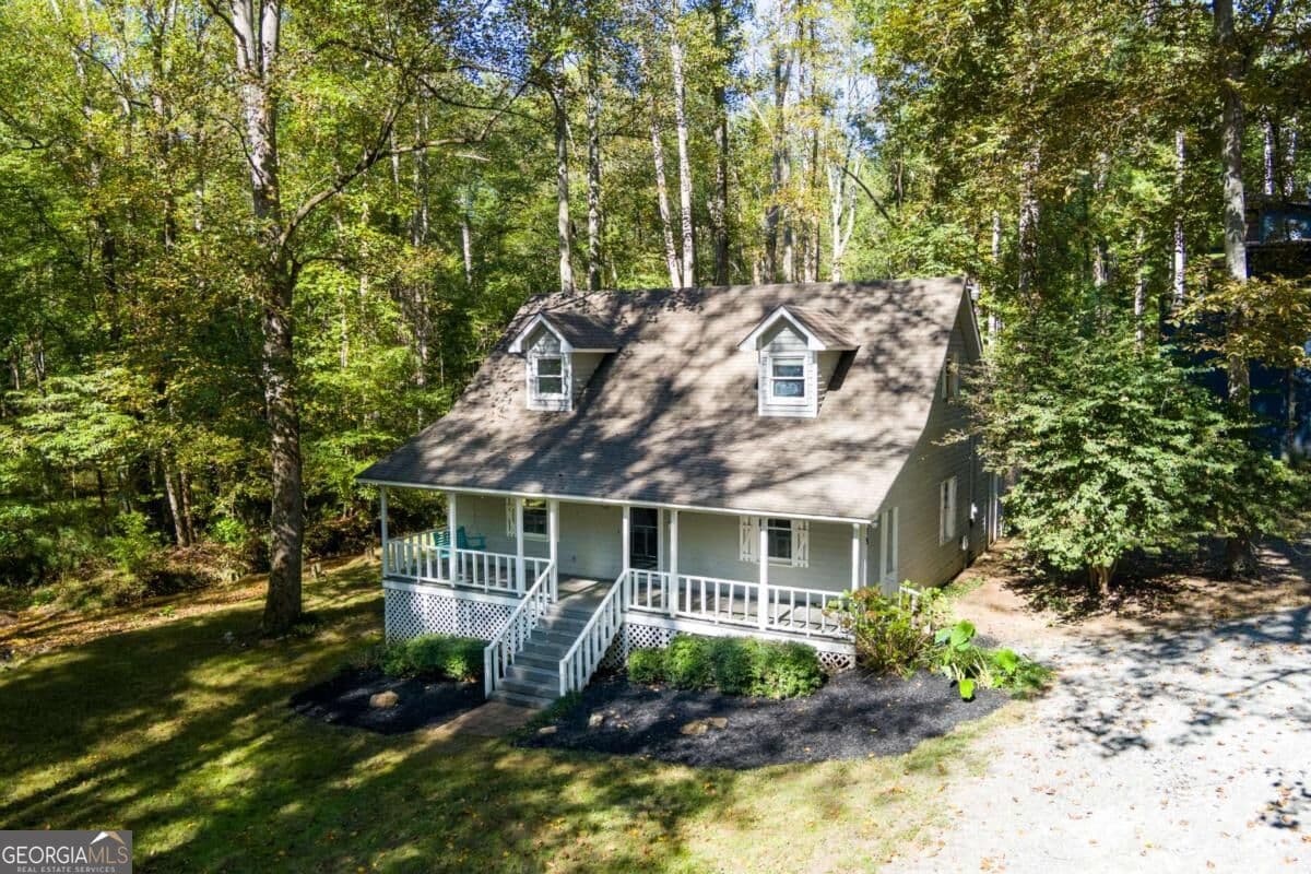 3 bedroom, 2 bathroom, 1,904 sq ft cabin,single family residence for sale at 15 Padget Lane, Ellijay, GA 30540 — photo 3