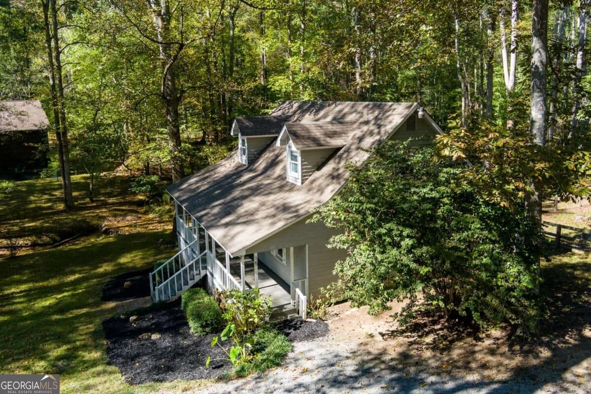 3 bedroom, 2 bathroom, 1,904 sq ft cabin,single family residence for sale at 15 Padget Lane, Ellijay, GA 30540 — photo 4