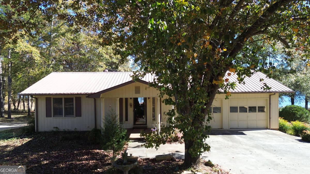 2 bedroom, 2 bathroom, 1,484 sq ft single family residence for sale at 410 Cedar Street, Lavonia, GA 30553
