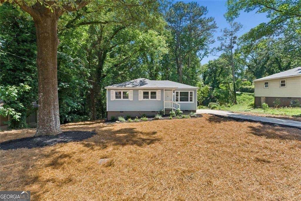 3 bedroom, 1 bathroom, 800 sq ft single family residence for sale at 612 Hickory Trail, Mableton, GA 30126 — photo 1 of 32