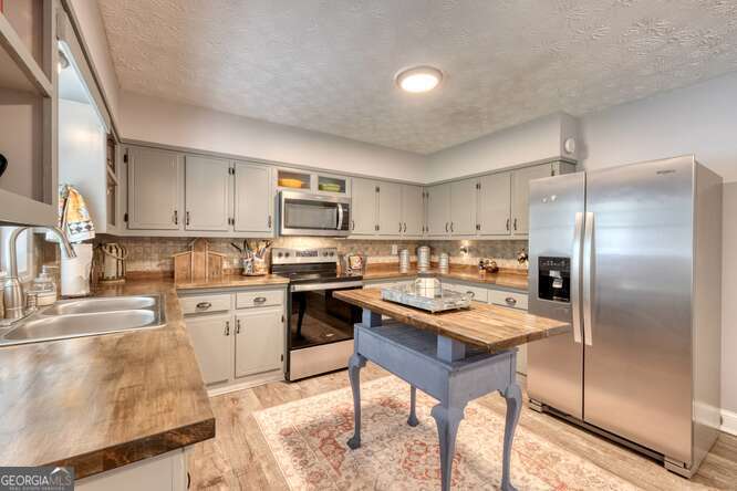 3 bedroom, 2 bathroom, 3,000 sq ft single family residence for sale at 399 Pack Creek Road, Blue Ridge, GA 30513 — photo 9