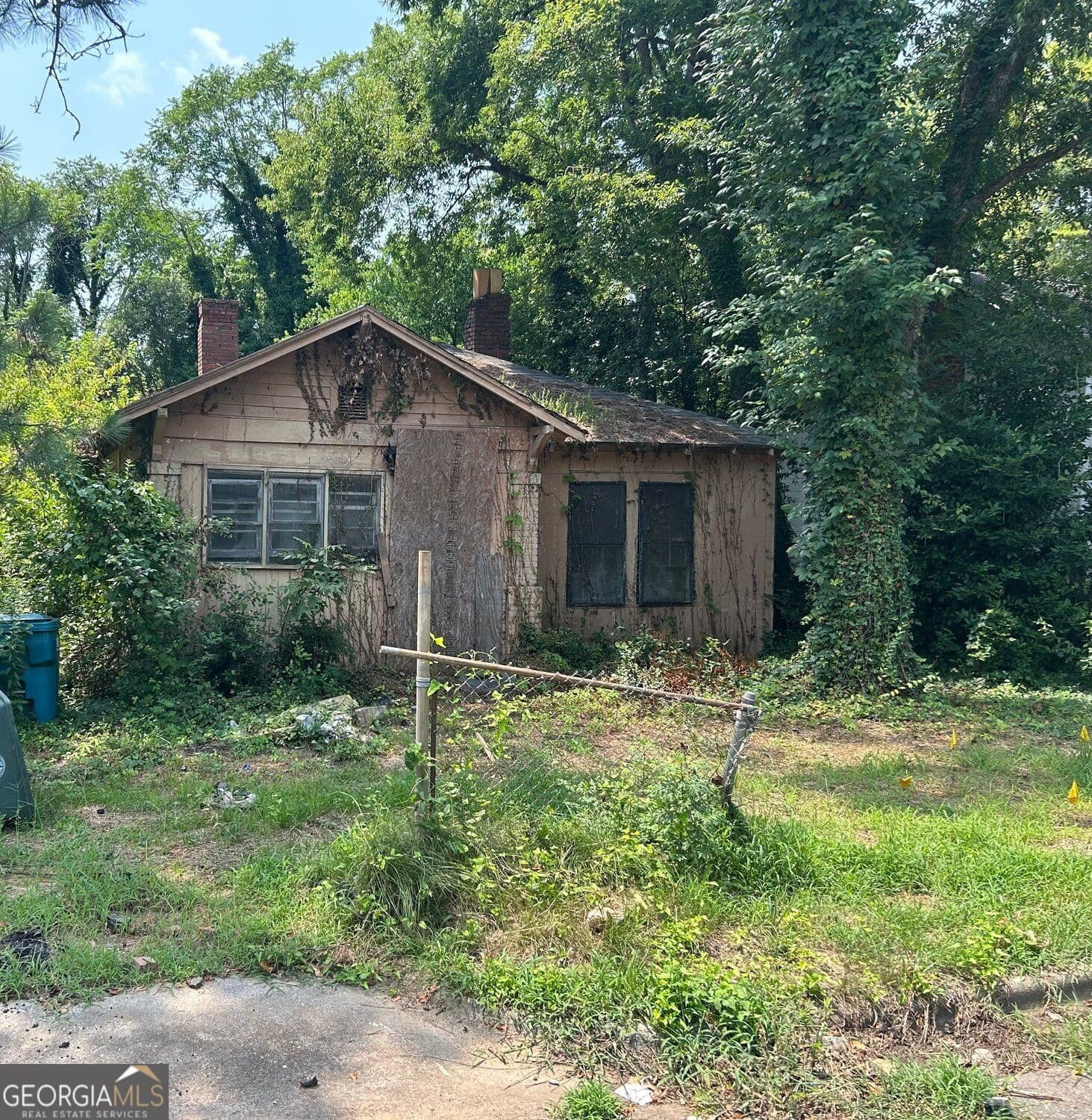 2 bedroom, 1 bathroom, 1,800 sq ft single family residence for sale at 576 Cleveland Street, Macon, GA 31206