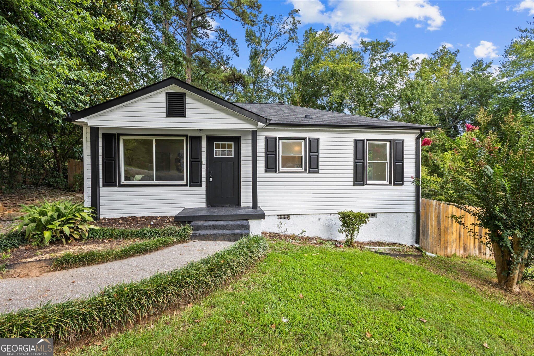 3 bedroom, 2 bathroom, 1,472 sq ft single family residence for sale at 6275 Bennett Lane, Mableton, GA 30126 — photo 1 of 62