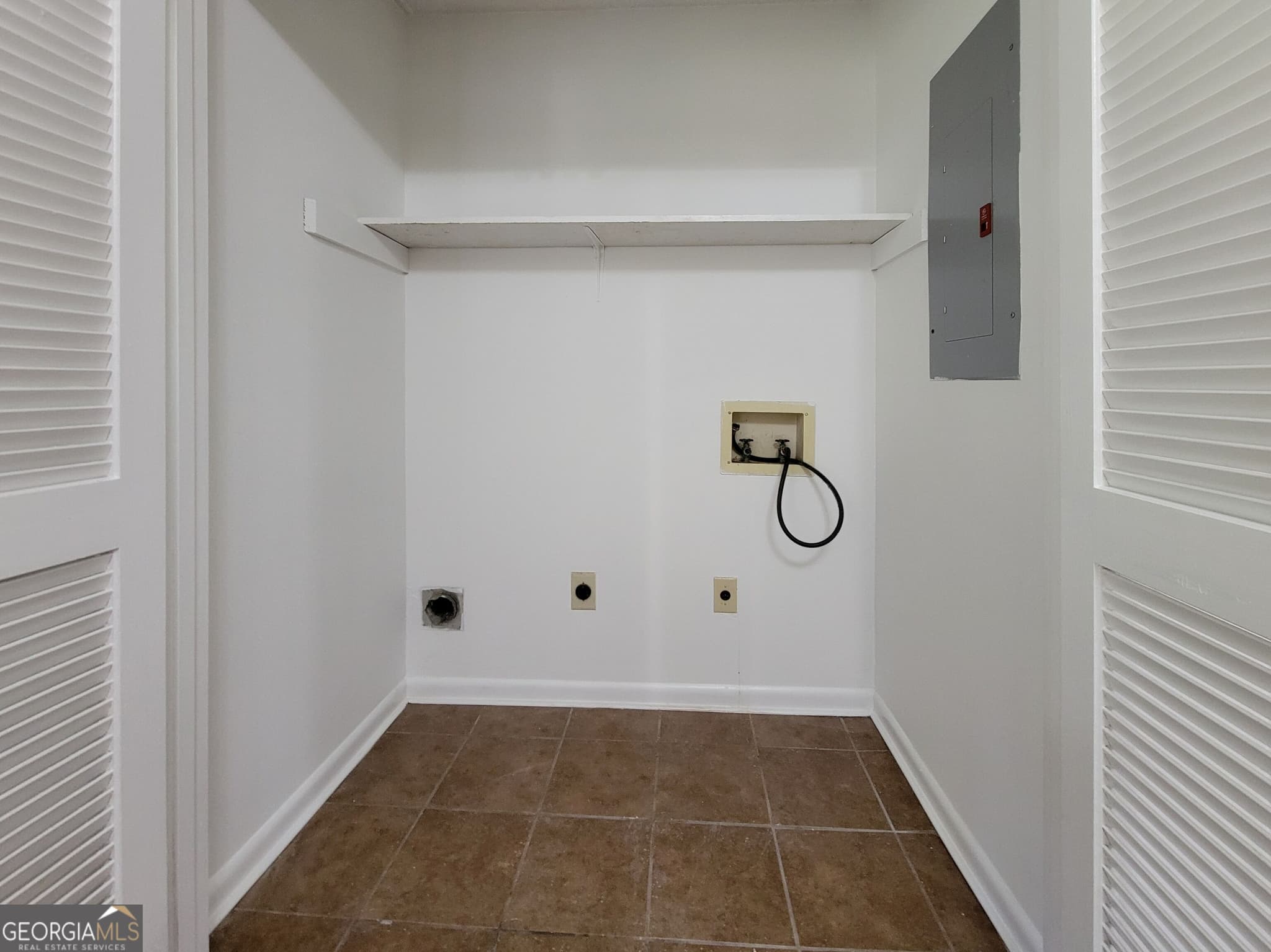 2 bedroom, 1.5 bathroom single family residence for rent at 4570 Highway 53 10, Hoschton, GA 30548 for $1,295 a month — photo 6