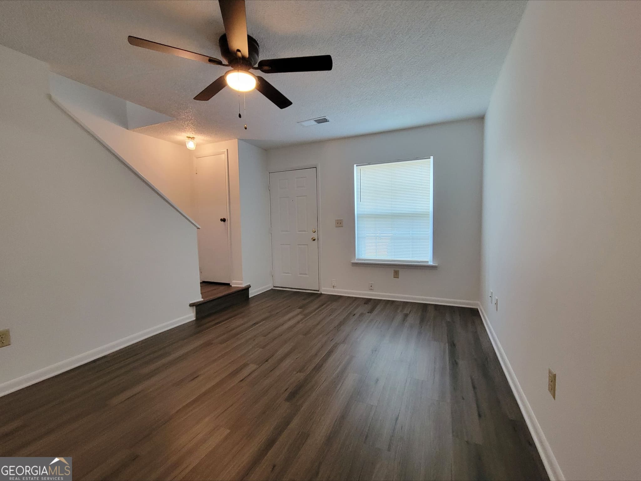 2 bedroom, 1.5 bathroom single family residence for rent at 4570 Highway 53 10, Hoschton, GA 30548 for $1,295 a month — photo 3