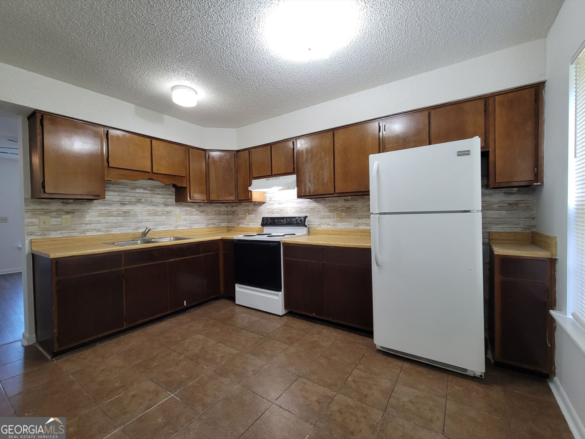 2 bedroom, 1.5 bathroom single family residence for rent at 4570 Highway 53 10, Hoschton, GA 30548 for $1,295 a month — photo 5