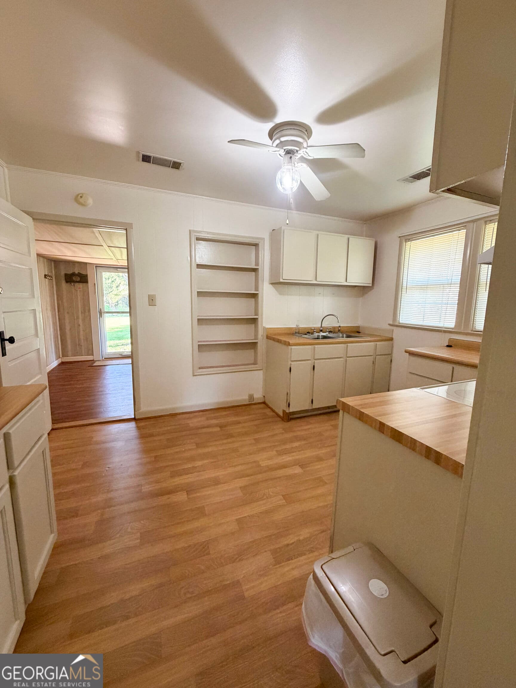 2 bedroom, 2 bathroom, 1,621 sq ft single family residence for sale at 1182 E US Hwy 280, Lyons, GA 30436 — photo 7