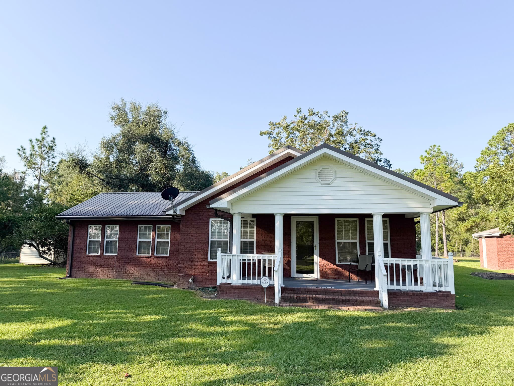 2 bedroom, 2 bathroom, 1,621 sq ft single family residence for sale at 1182 E US Hwy 280, Lyons, GA 30436 — photo 1 of 34