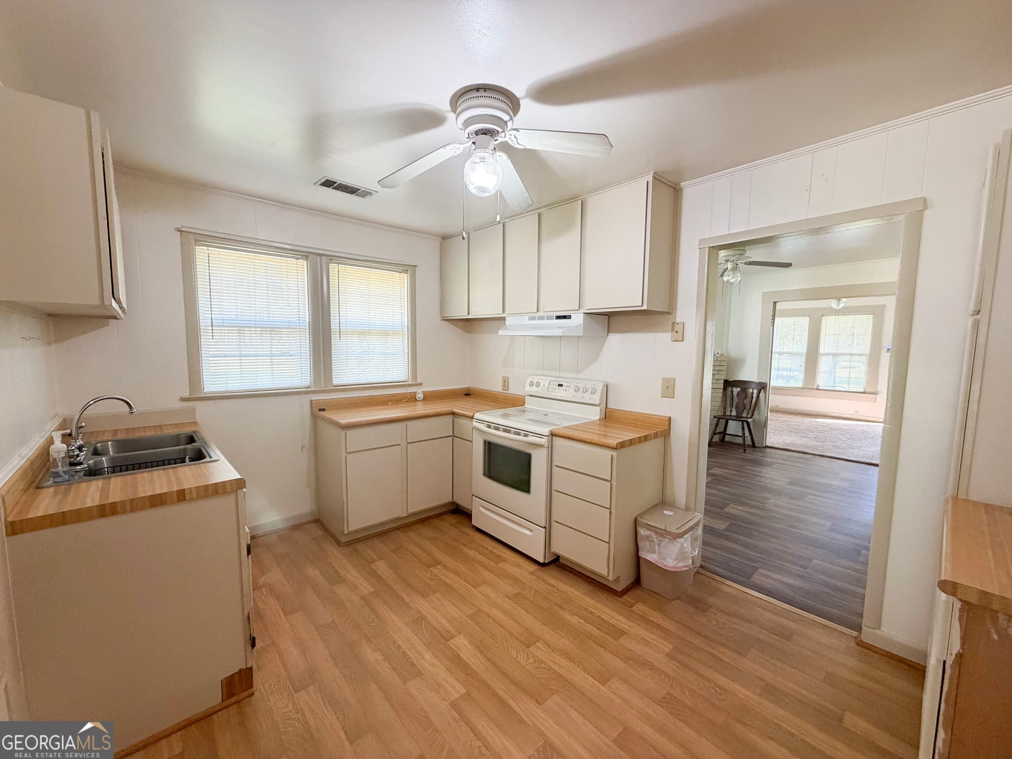 2 bedroom, 2 bathroom, 1,621 sq ft single family residence for sale at 1182 E US Hwy 280, Lyons, GA 30436 — photo 8