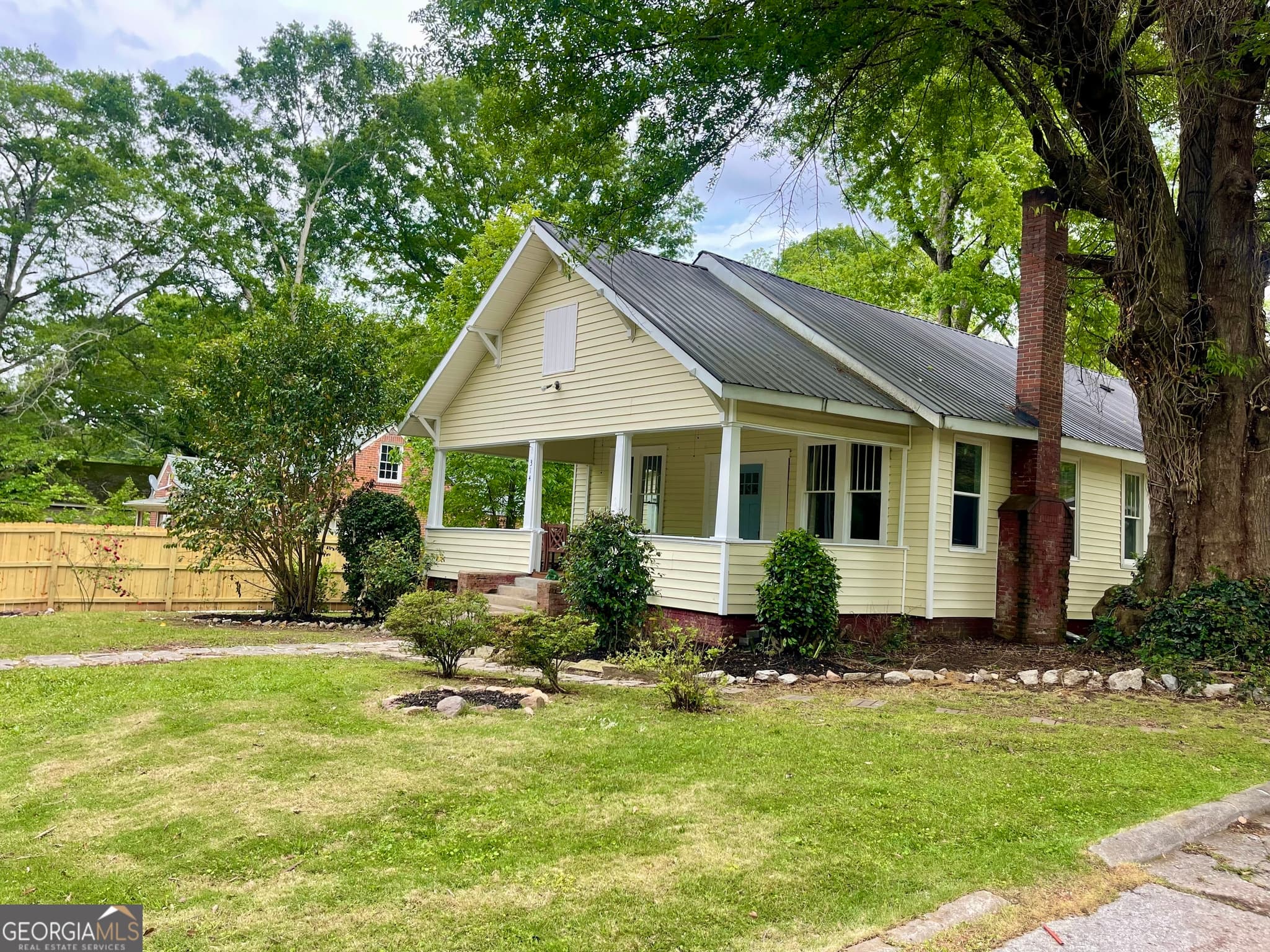 3 bedroom, 2 bathroom, 1,671 sq ft single family residence for sale at 314 W South Street, Greensboro, GA 30642 — photo 2