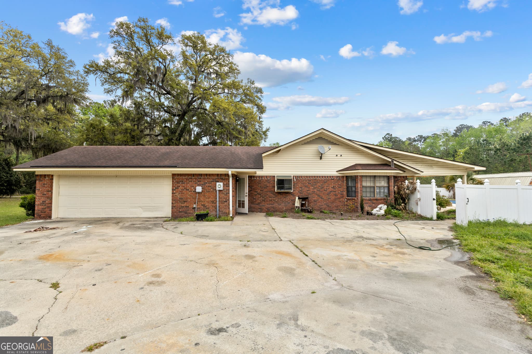 3 bedroom, 2 bathroom, 2,419 sq ft single family residence under contract at 160 Hall Street, Hinesville, GA 31313 — photo 2