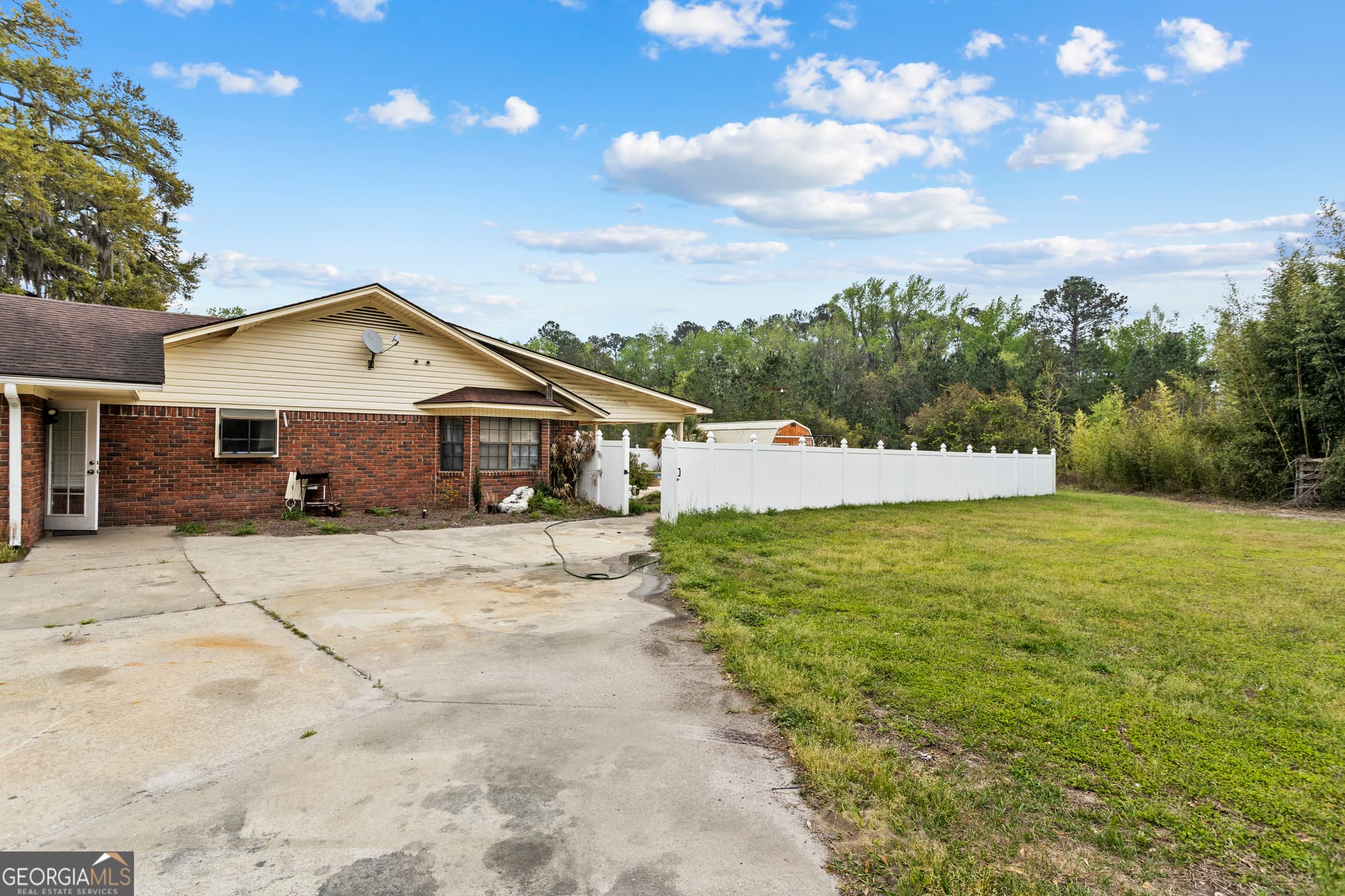 3 bedroom, 2 bathroom, 2,419 sq ft single family residence under contract at 160 Hall Street, Hinesville, GA 31313 — photo 3