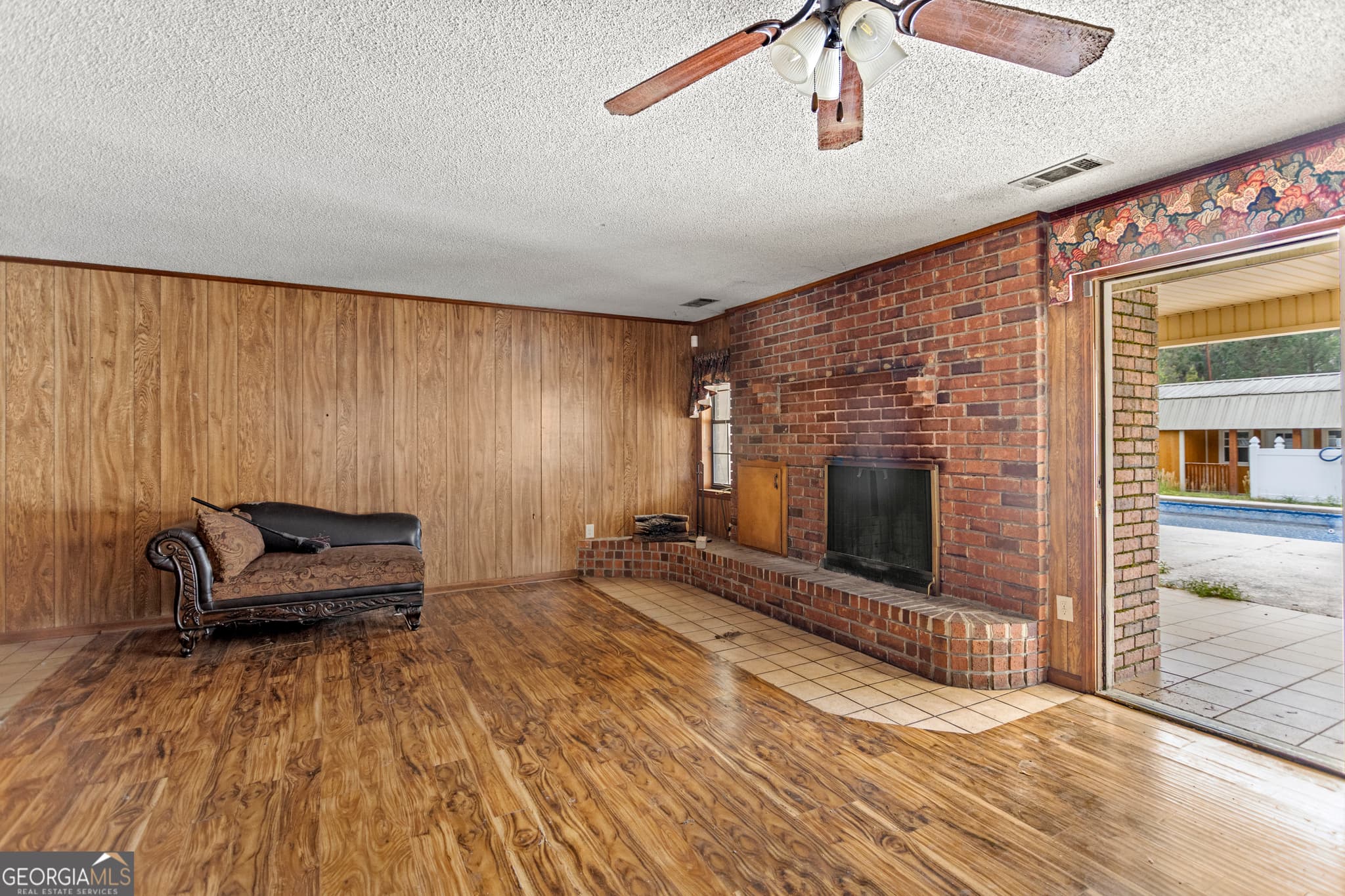 3 bedroom, 2 bathroom, 2,419 sq ft single family residence under contract at 160 Hall Street, Hinesville, GA 31313 — photo 5