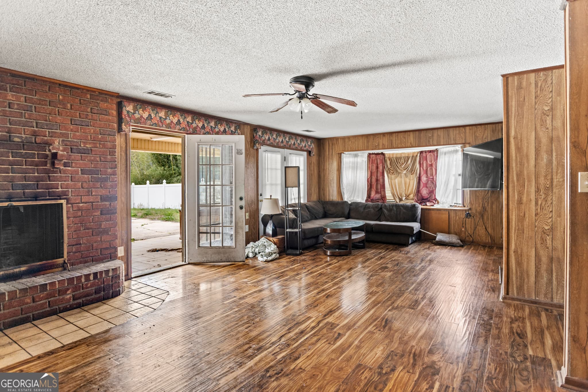 3 bedroom, 2 bathroom, 2,419 sq ft single family residence under contract at 160 Hall Street, Hinesville, GA 31313 — photo 4