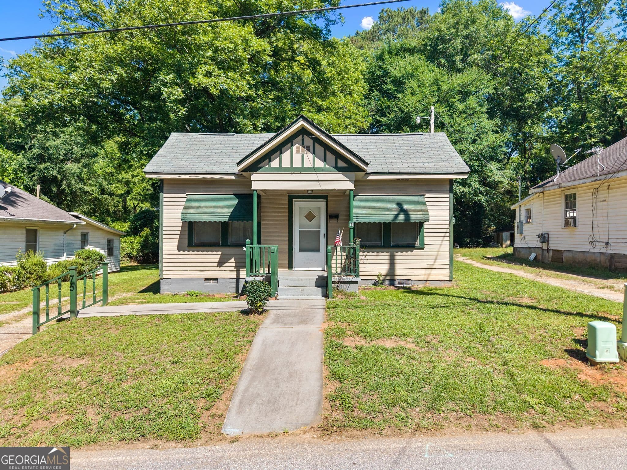 1 bedroom, 1 bathroom, 728 sq ft single family residence for sale at 76 Park Street, Commerce, GA 30529 — photo 2