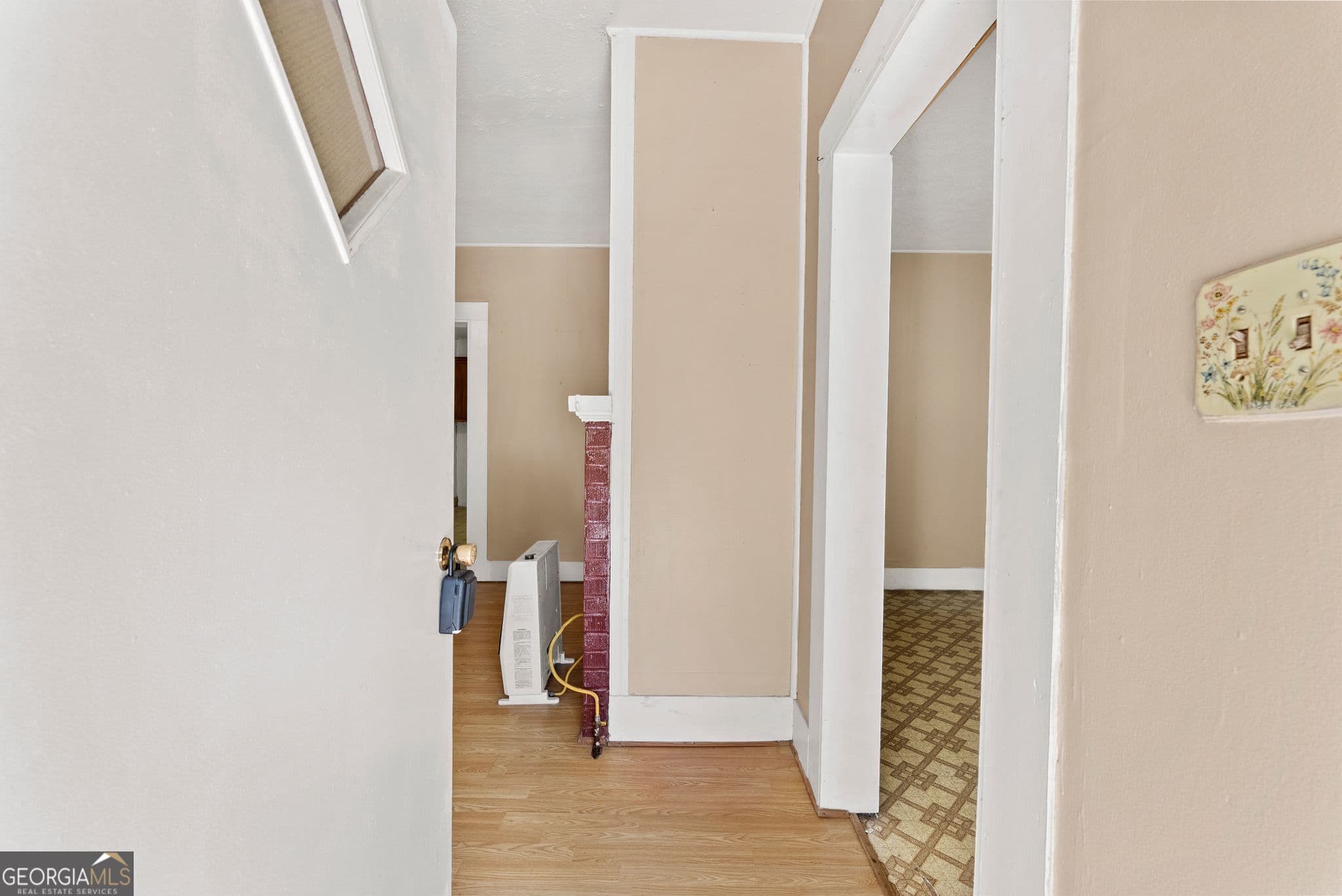 1 bedroom, 1 bathroom, 728 sq ft single family residence for sale at 76 Park Street, Commerce, GA 30529 — photo 6