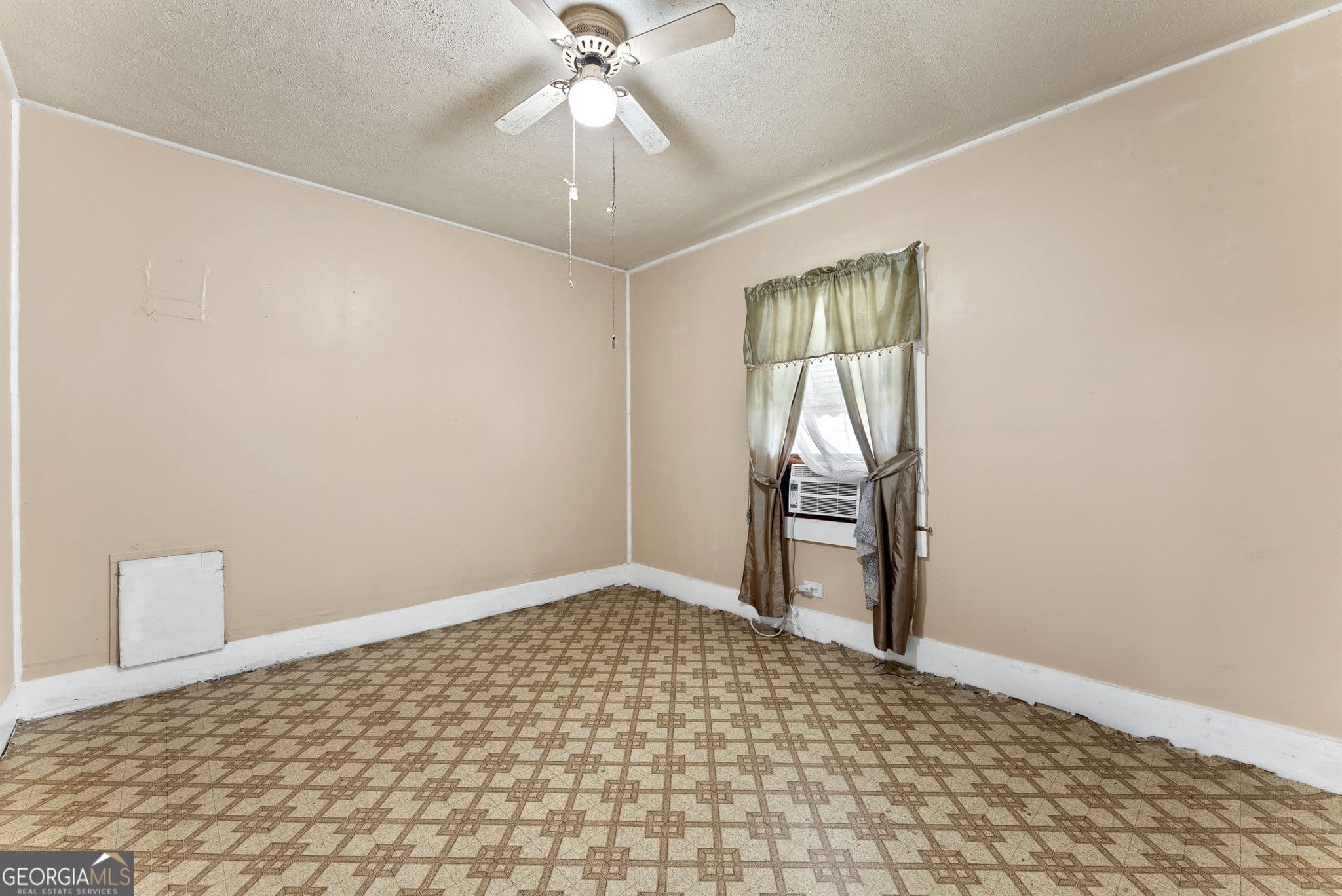 1 bedroom, 1 bathroom, 728 sq ft single family residence for sale at 76 Park Street, Commerce, GA 30529 — photo 9