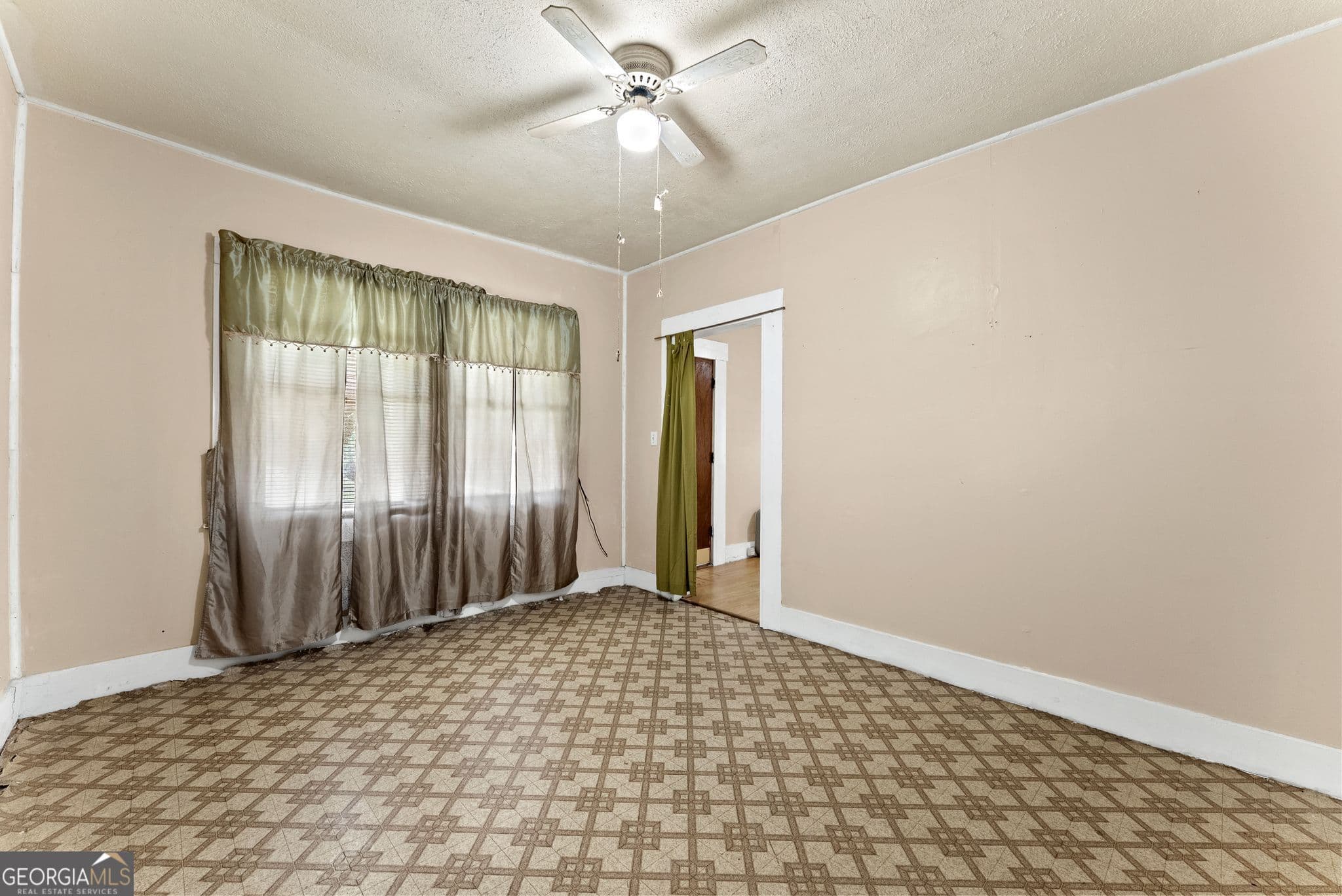 1 bedroom, 1 bathroom, 728 sq ft single family residence for sale at 76 Park Street, Commerce, GA 30529 — photo 10