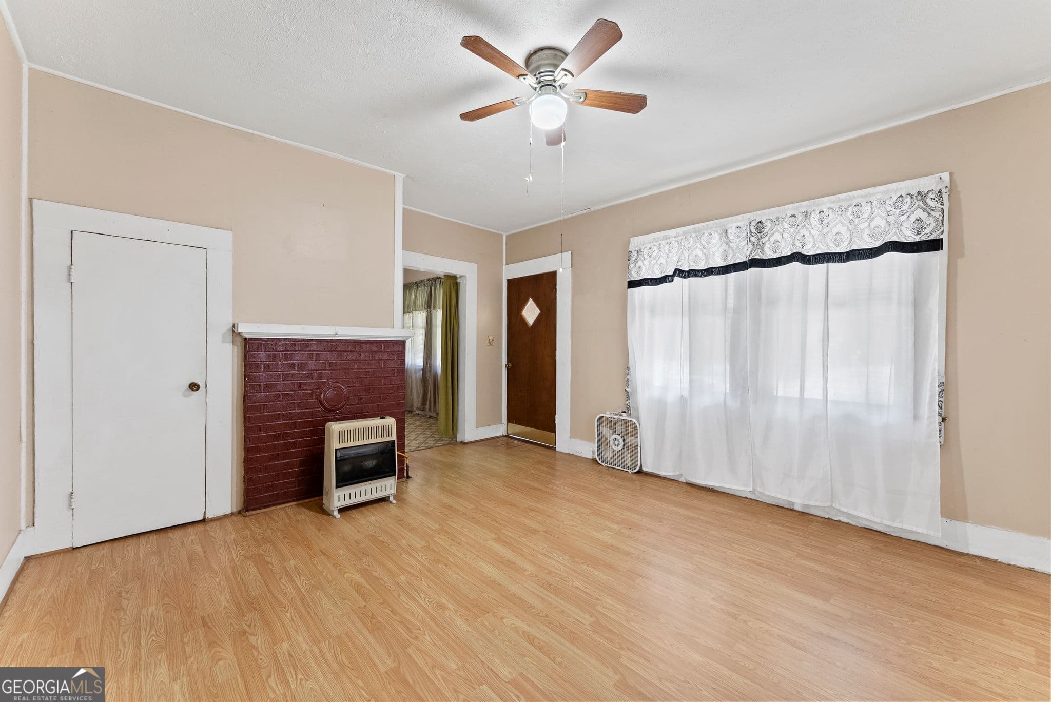 1 bedroom, 1 bathroom, 728 sq ft single family residence for sale at 76 Park Street, Commerce, GA 30529 — photo 8