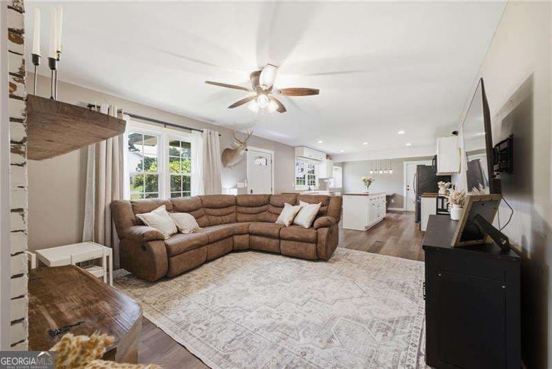 3 bedroom, 2 bathroom, 1,274 sq ft single family residence for sale at 530 Old Cedartown Road, Rockmart, GA 30153 — photo 2