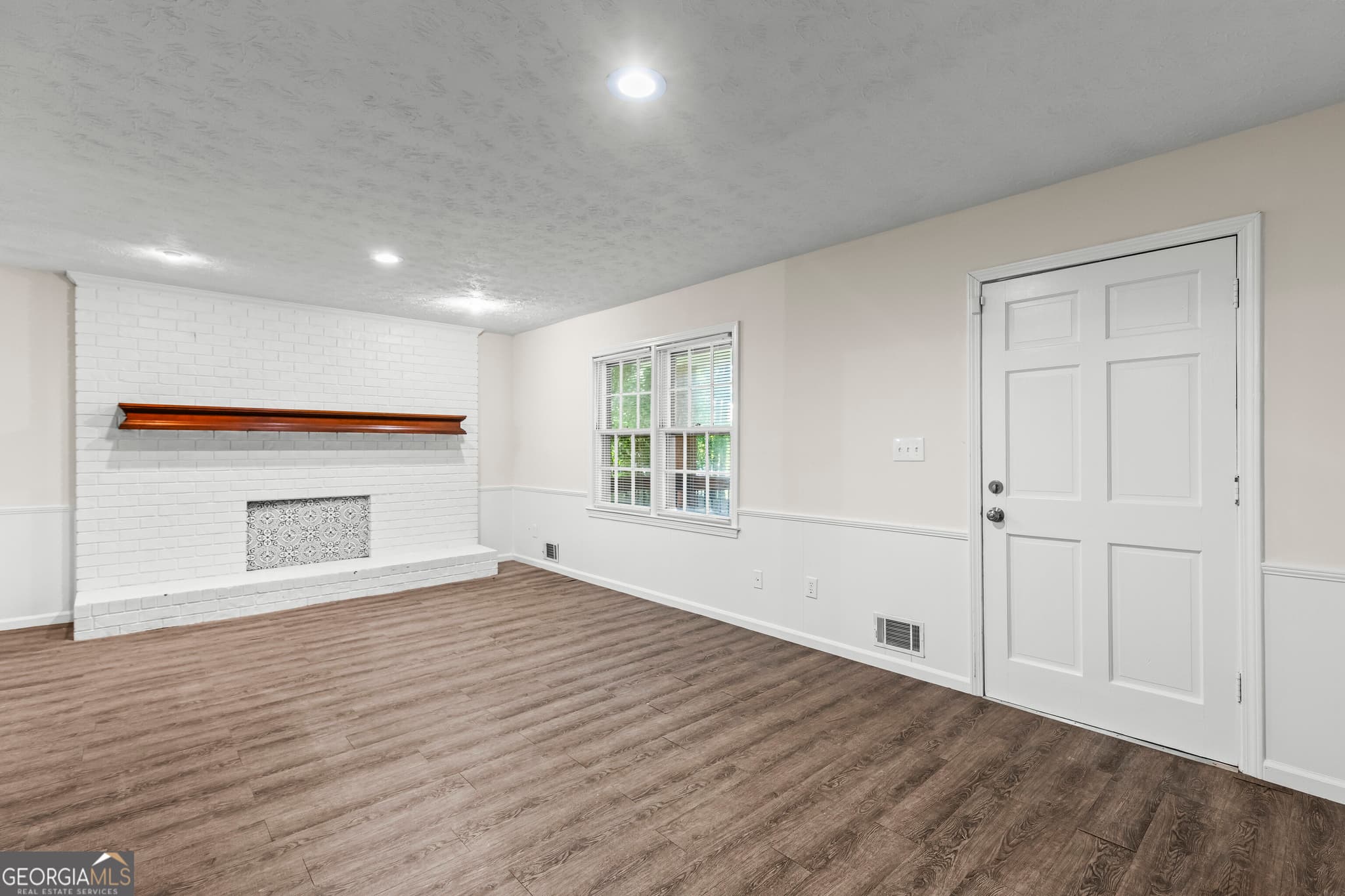 3 bedroom, 2 bathroom single family residence for rent at 3910 Doe Run Drive, Powder Springs, GA 30127 for $1,950 a month — photo 3