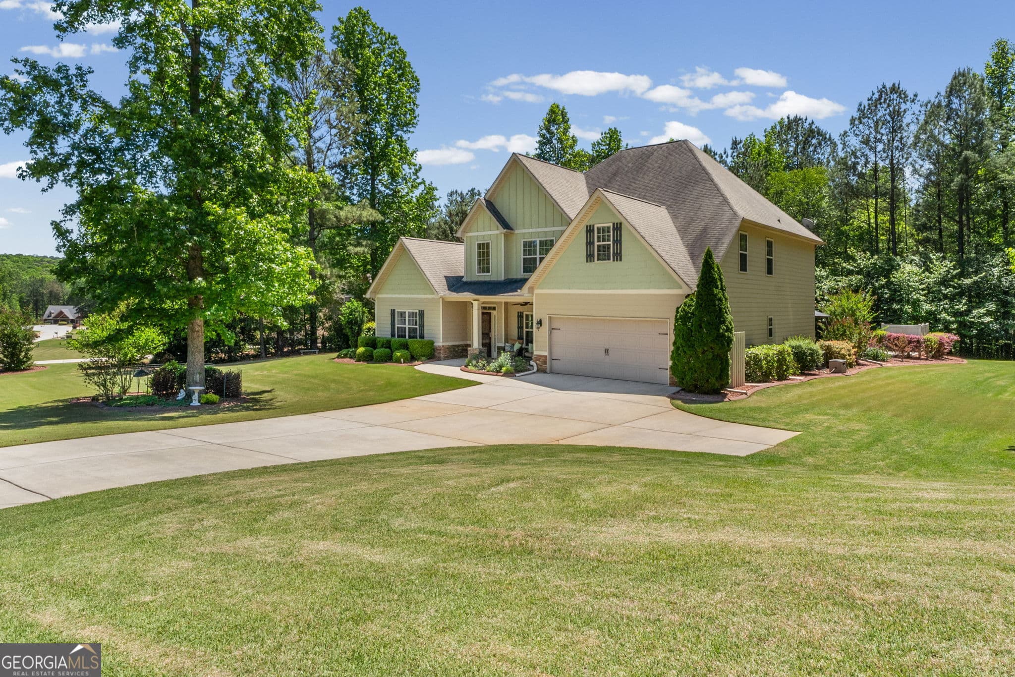 4 bedroom, 3.5 bathroom, 3,508 sq ft single family residence sold at 195 Gracie Gardens Court, Newnan, GA 30263