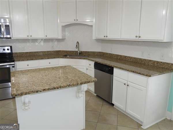 4 bedroom, 2.5 bathroom, 2,859 sq ft single family residence for sale at 709 Eden Lane, Hinesville, GA 31313 — photo 8