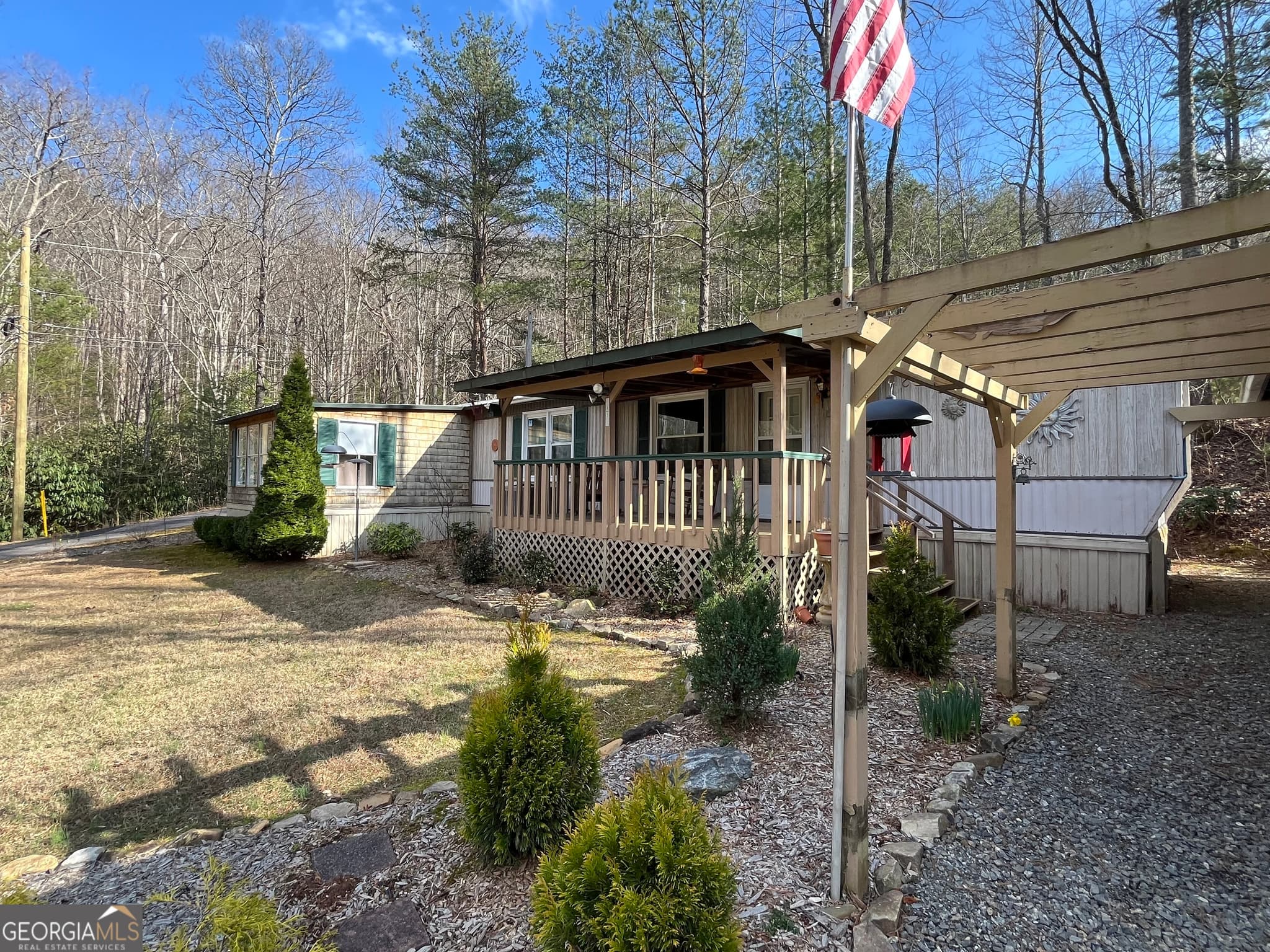 2 bedroom, 1.5 bathroom single family residence for sale at 32 Nelson Lane, Hiawassee, GA 30546