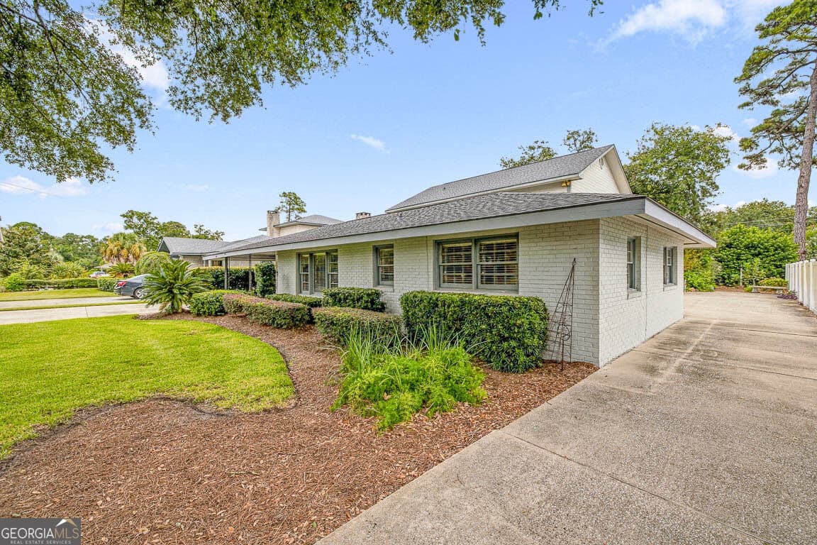 4 bedroom, 3.5 bathroom, 2,356 sq ft single family residence for sale at 604 Bartow Street, St. Simons, GA 31522 — photo 6