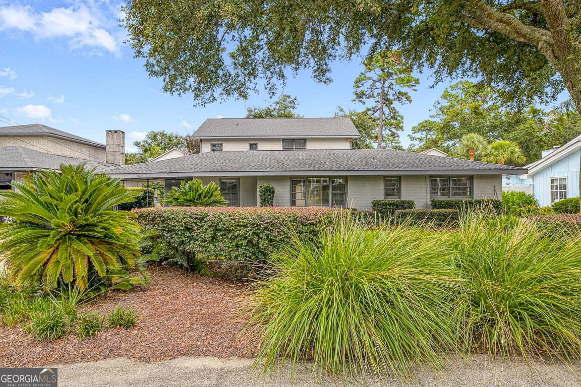 4 bedroom, 3.5 bathroom, 2,356 sq ft single family residence for sale at 604 Bartow Street, St. Simons, GA 31522 — photo 3