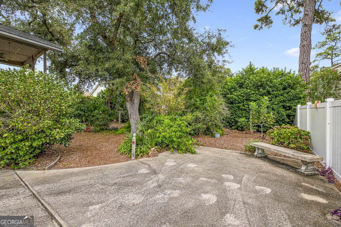 4 bedroom, 3.5 bathroom, 2,356 sq ft single family residence for sale at 604 Bartow Street, St. Simons, GA 31522 — photo 9